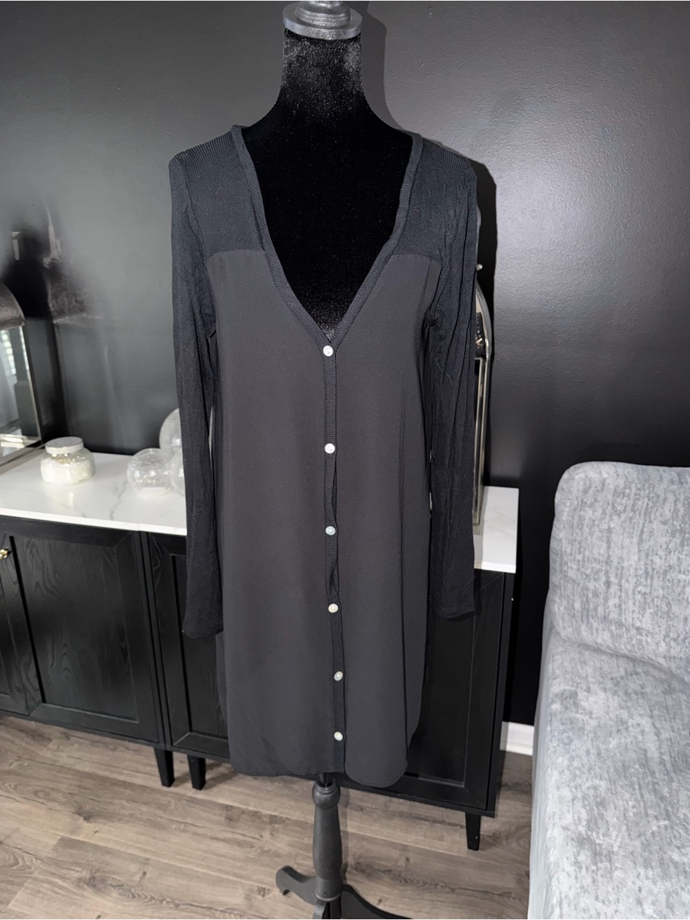 Linda Matthews Black Long Sleeve Button Front Shift long Shirt Size Small